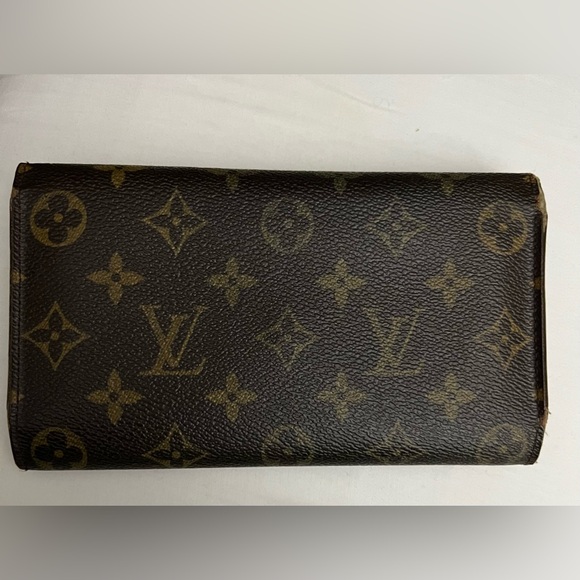 Authentic LV wallet - Picture 2 of 16